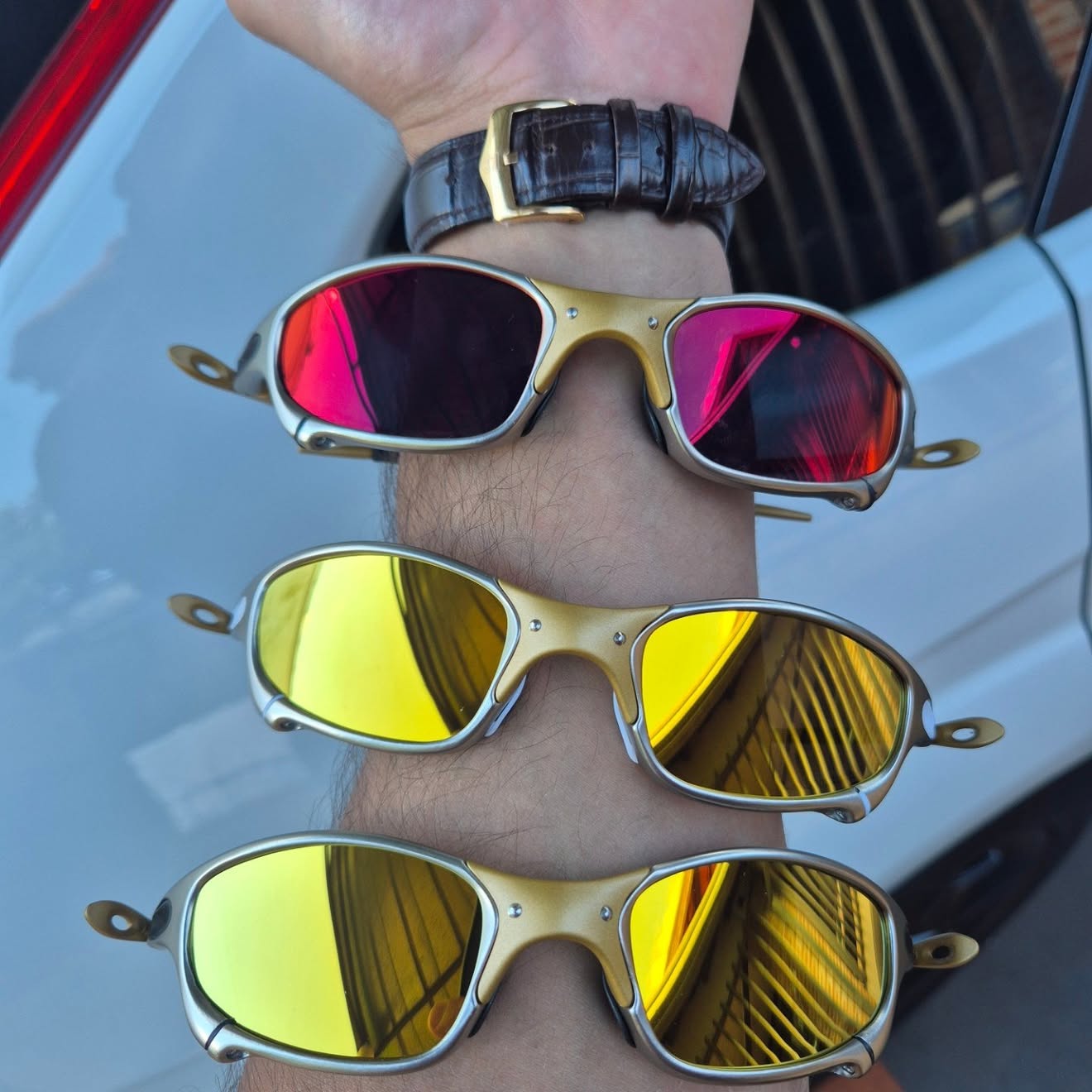 Três modelos Juliet espelhados em exposição